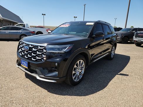 Certified 2025 Ford Explorer Platinum image 3