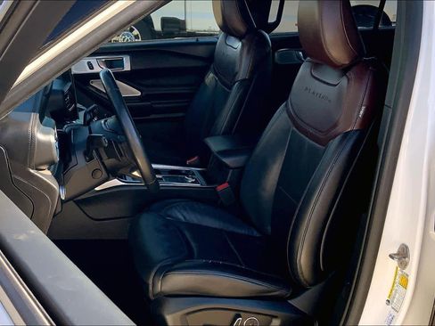 Used 2020 Ford Explorer Platinum w/ Premium Technology Package image 14