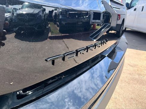 Used 2024 GMC Terrain SLT w/ Tech Package image 29