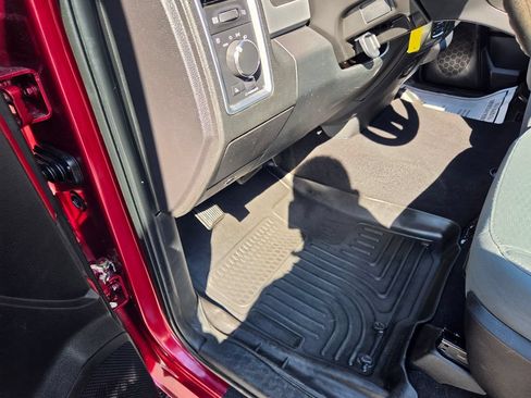 Used 2014 RAM 1500 Classic SLT w/ Remote Start & Security Group AWD/4WD image 24
