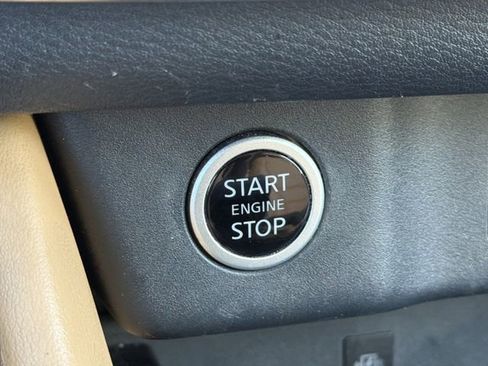 Used 2022 Nissan Rogue Platinum w/ Head-Up Display Package FWD image 11