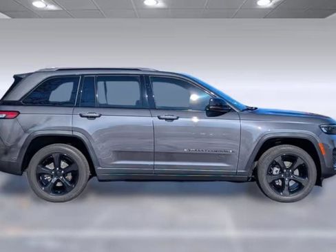 Used 2023 Jeep Grand Cherokee L Laredo image 8