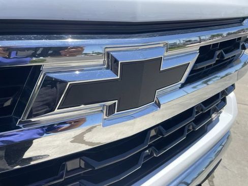 Used 2023 Chevrolet Silverado 1500 LT AWD/4WD image 30