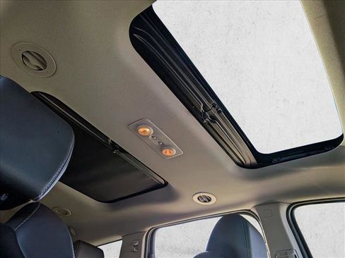 Used 2017 Chevrolet Traverse Premier image 21