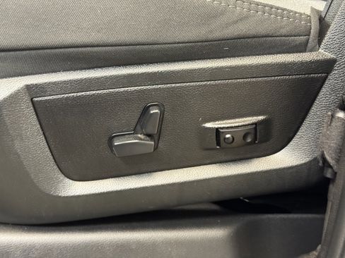 Used 2024 RAM 2500 Big Horn w/ Bed Utility Group image 11