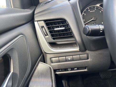 Used 2025 Nissan Rogue SV AWD/4WD image 36