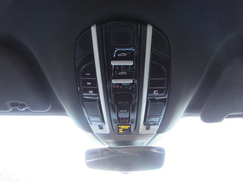 Used 2018 Porsche Panamera image 19
