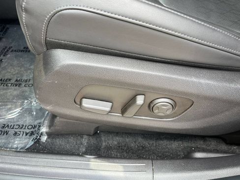 Used 2026 Kia Carnival FWD image 23
