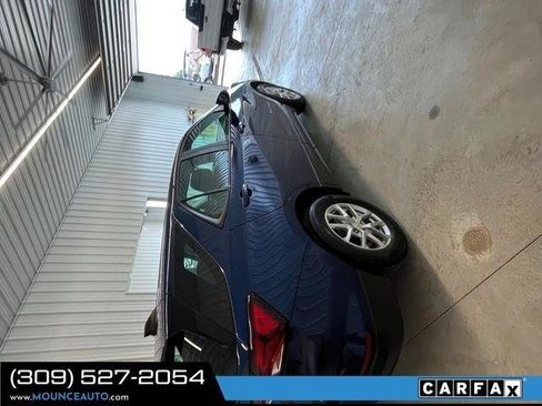 Used 2022 Chevrolet Equinox LS AWD/4WD image 12