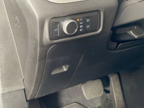 Used 2021 Ford Explorer XLT RWD image 11