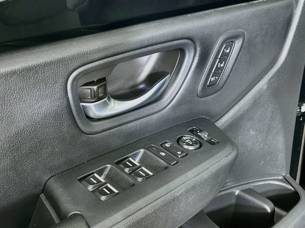 Certified 2025 Honda Pilot Touring image 21
