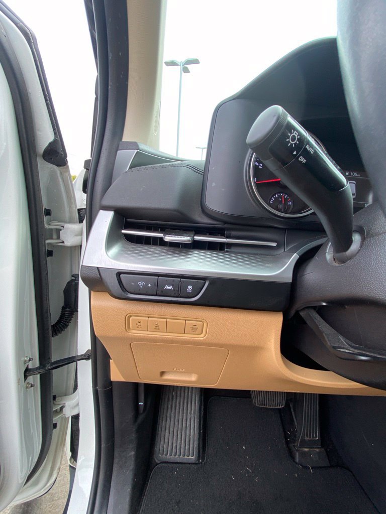 Certified 2024 Kia Carnival LX FWD image 13