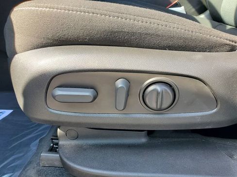 Used 2023 Chevrolet Traverse LT FWD image 21