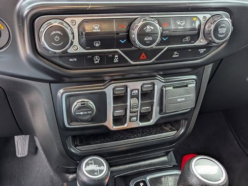 Used 2022 Jeep Gladiator Sport AWD/4WD image 8