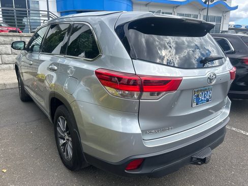 Used 2017 Toyota Highlander XLE AWD/4WD image 5