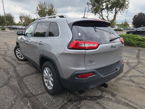 Used 2017 Jeep Cherokee Latitude w/ Safety/Convenience Group AWD/4WD image 9