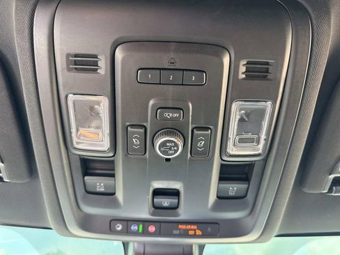 Used 2022 GMC Yukon SLT w/ SLT Premium Package image 24