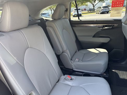 New 2026 Toyota Highlander Limited AWD/4WD image 31