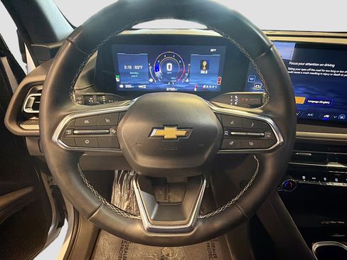Used 2025 Chevrolet Traverse LT AWD/4WD image 18