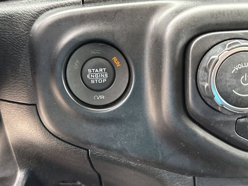 Used 2021 Jeep Gladiator Overland AWD/4WD image 22