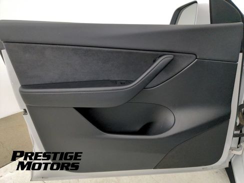 Used 2021 Tesla Model Y Long Range AWD/4WD image 27