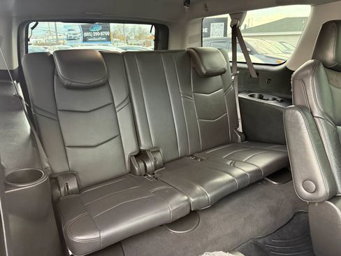 Used 2019 Cadillac Escalade ESV Luxury image 30