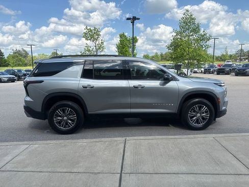 Used 2024 Chevrolet Traverse LT w/ Trailering Package image 5