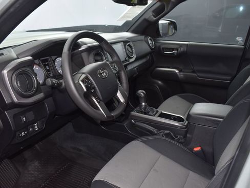 Used 2023 Toyota Tacoma TRD Sport w/ Technology Package image 8