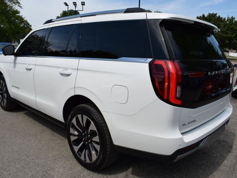 Used 2025 Ford Expedition Platinum w/ Driver's Package AWD/4WD image 9