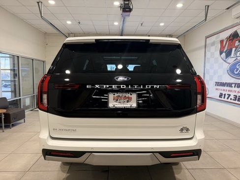 New 2026 Ford Expedition Platinum image 7