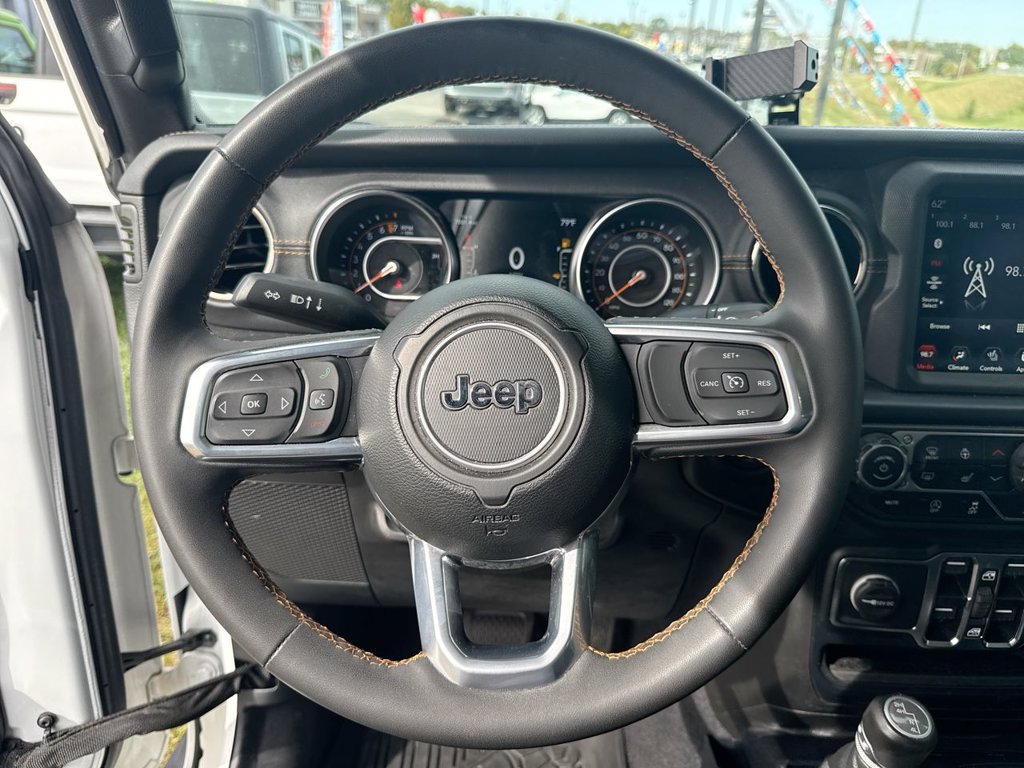 Used 2023 Jeep Gladiator Overland AWD/4WD image 15