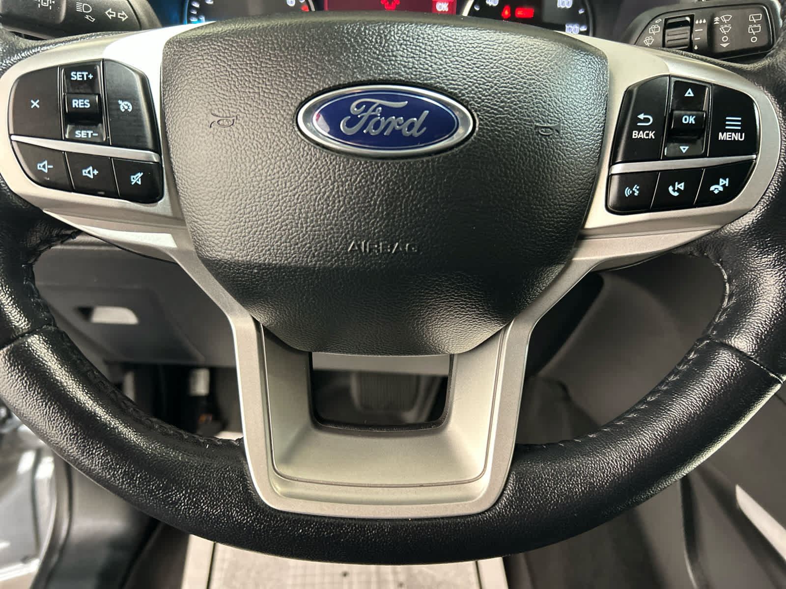 Used 2022 Ford Explorer XLT w/ Equipment Group 202A AWD/4WD image 23