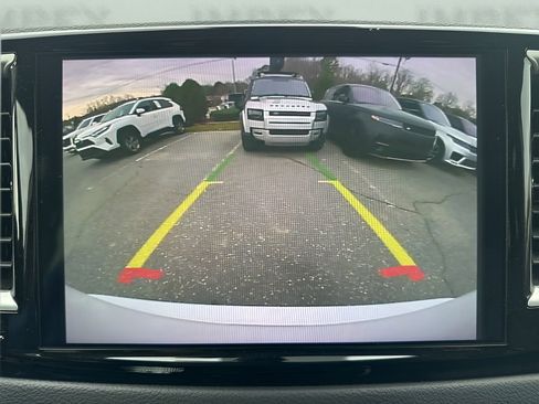 Used 2024 Chrysler Pacifica Touring-L image 22