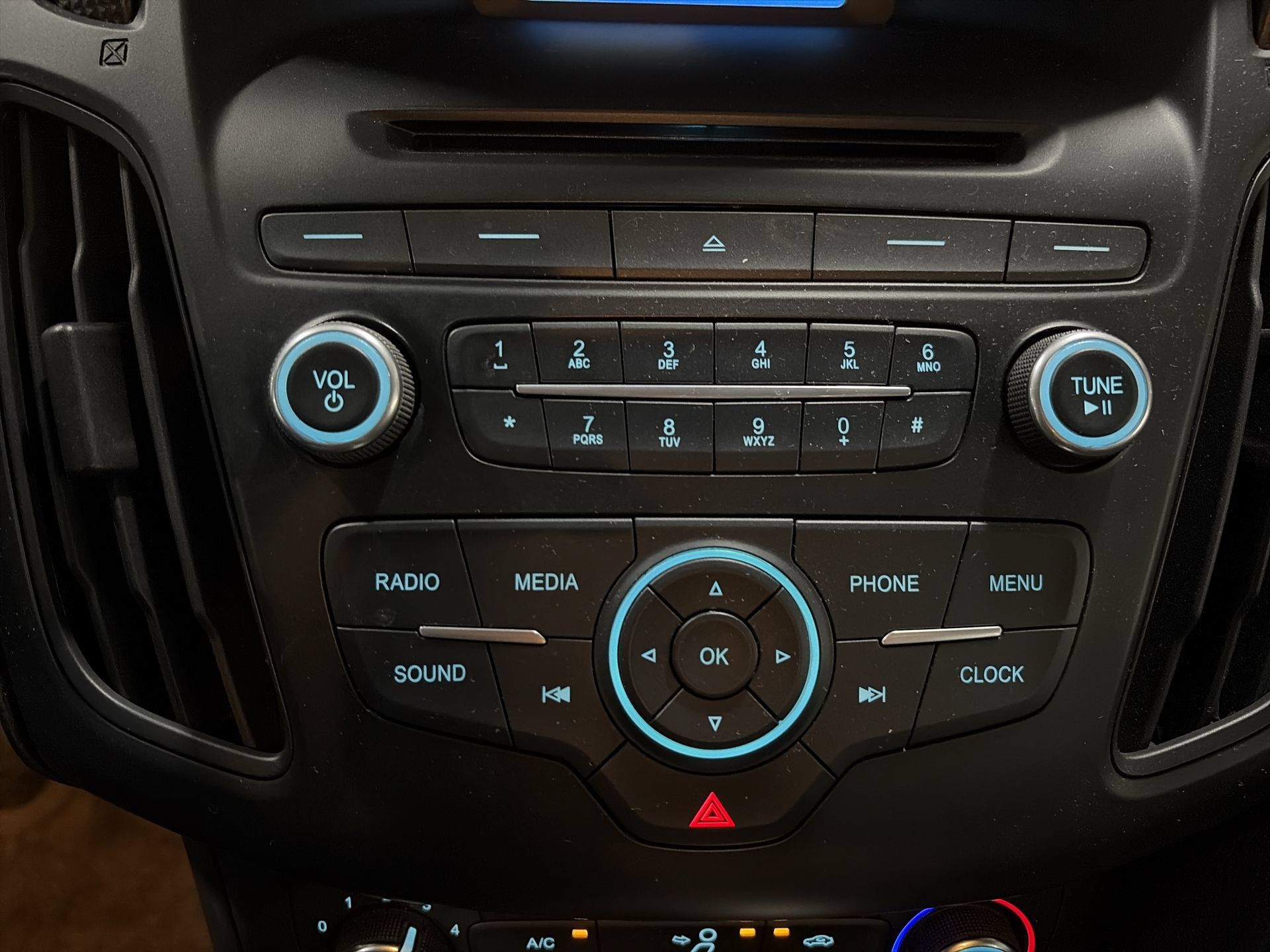Used 2015 Ford Focus SE FWD image 15