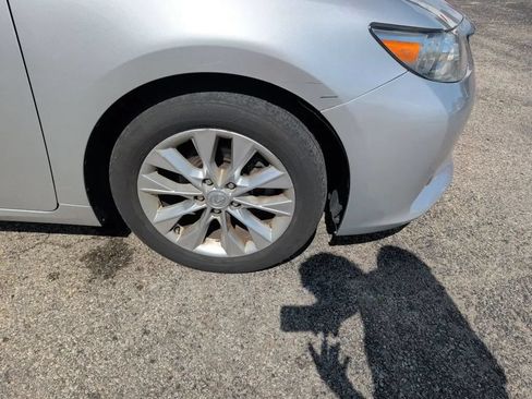 Used 2013 Lexus ES 300h w/ Luxury Pkg FWD image 22