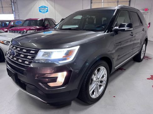 Used 2016 Ford Explorer XLT w/ Equipment Group 202A FWD image 7