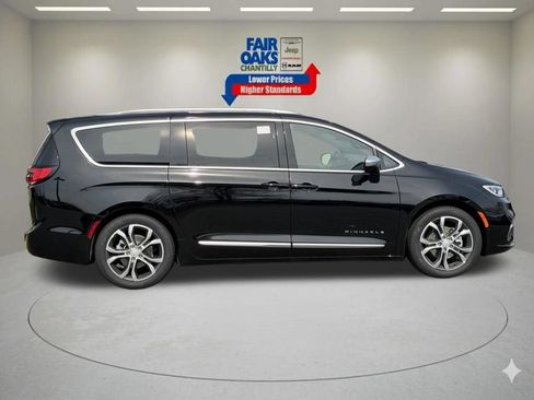 New 2026 Chrysler Pacifica Pinnacle FWD image 6