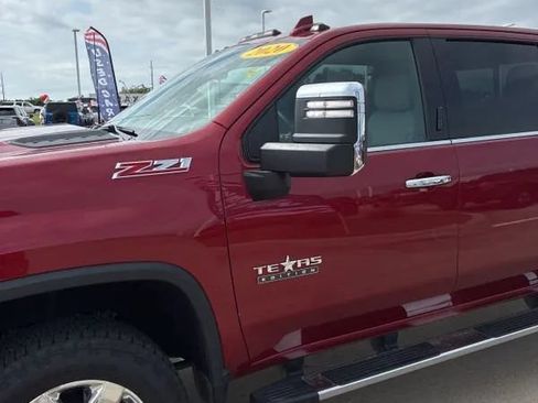Used 2020 Chevrolet Silverado 2500 LTZ w/ LTZ Texas Edition AWD/4WD image 2