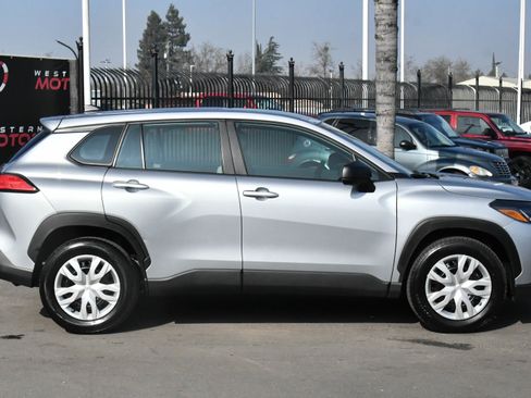 Used 2024 Toyota Corolla Cross L image 9