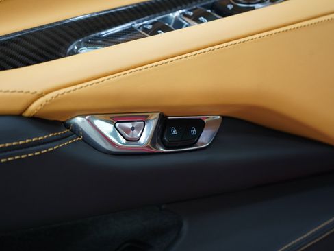 Used 2022 Chevrolet Corvette Stingray Premium Conv w/ Z51 Performance Package RWD image 15