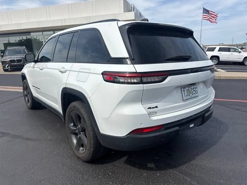 Used 2023 Jeep Grand Cherokee Altitude AWD/4WD image 7
