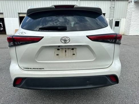 Used 2020 Toyota Highlander L FWD image 4