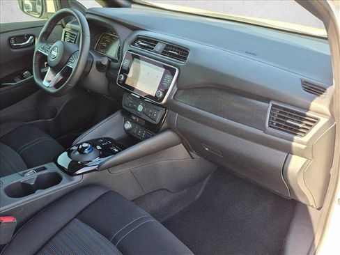 Used 2021 Nissan Leaf SV w/ SV Technology Package FWD image 21