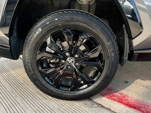 Used 2022 Toyota RAV4 SE w/ Convenience Package image 9