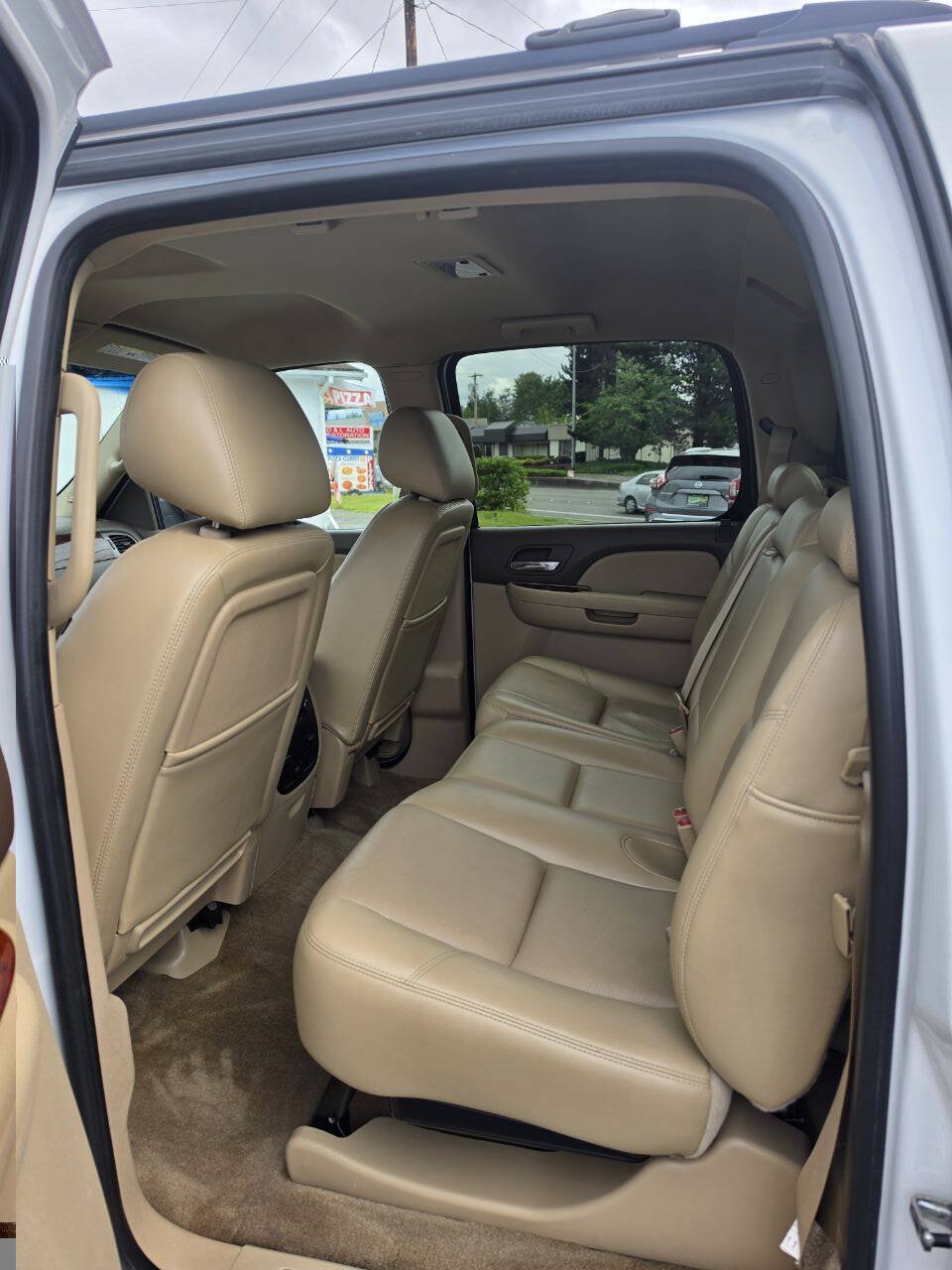 Used 2011 Chevrolet Avalanche LTZ AWD/4WD image 14