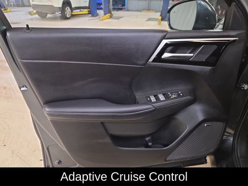 Used 2025 Mitsubishi Outlander SE image 11