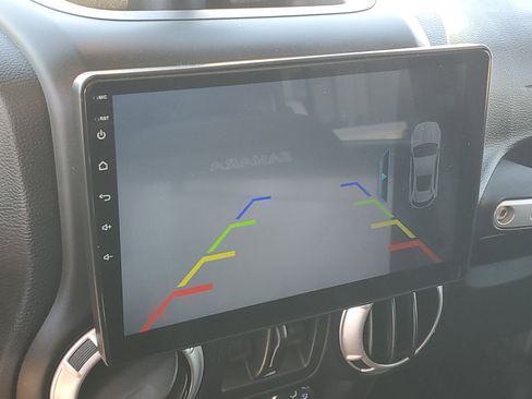 Used 2018 Jeep Wrangler Unlimited Sahara w/ Connectivity Group image 19