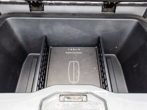 Used 2024 Tesla Cybertruck AWD Crew Cab image 46