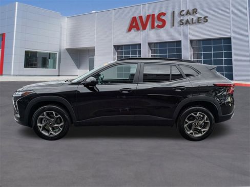 Used 2025 Chevrolet Trax LT w/ LT Convenience Package image 10