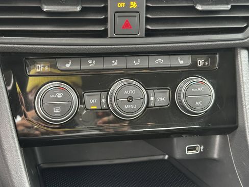 Used 2019 Volkswagen Jetta SE image 30